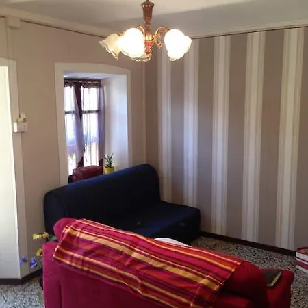 Casa La Maddalena * 그린자네 카보르